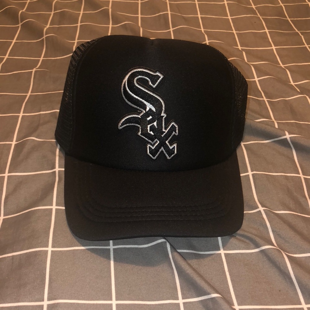 Chicago White Sox Black Trucker Hat
